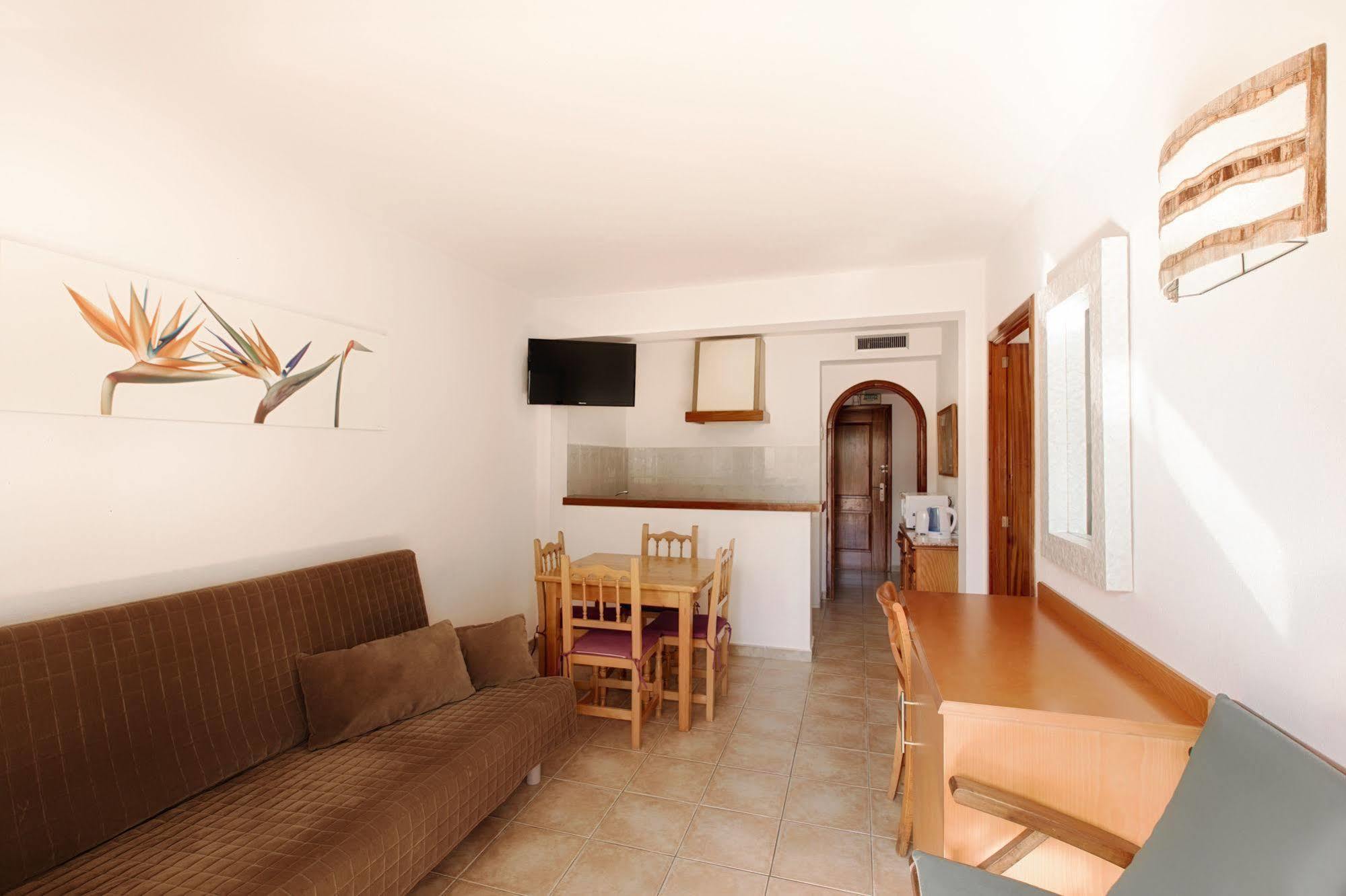 Apartamentos Colomar Santa Eularia des Riu Zewnętrze zdjęcie